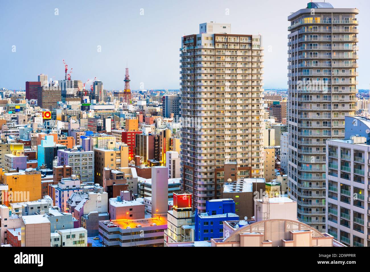 Sapporo, Hokkaido, Giappone downtown skyline della città su Chuo Ward verso la torre di notte. Foto Stock