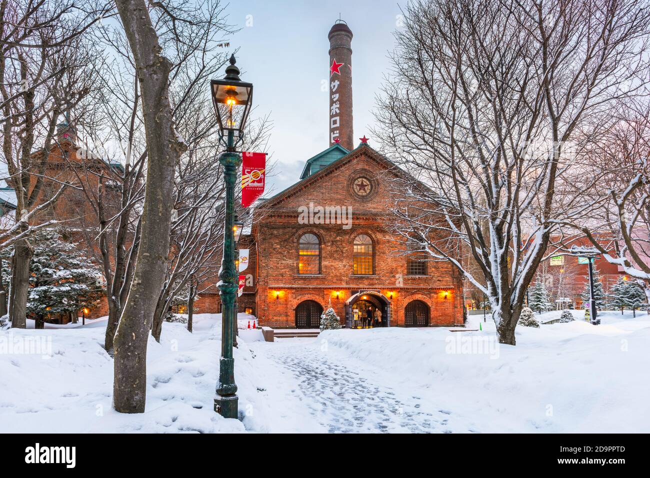 SAPPORO, GIAPPONE - 17 FEBBRAIO 2017: Museo della birra Sapporo al tramonto d'inverno. L'edificio fu aperto per la prima volta come fabbrica di birra Kaitakushi nel 1876. Foto Stock
