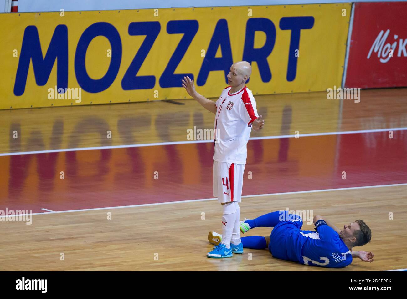 KRAGUJEVAC, SERBIA - 6 NOVEMBRE: Durante la partita di play-off della Coppa del mondo FIFA Futsal 2021 tra Serbia e Finlandia presso la Sports Hall Jezero il 6 novembre 2020 a Kragujevac, Serbia. (Foto di Nikola Krstic/MB Media/Getty Images) Foto Stock