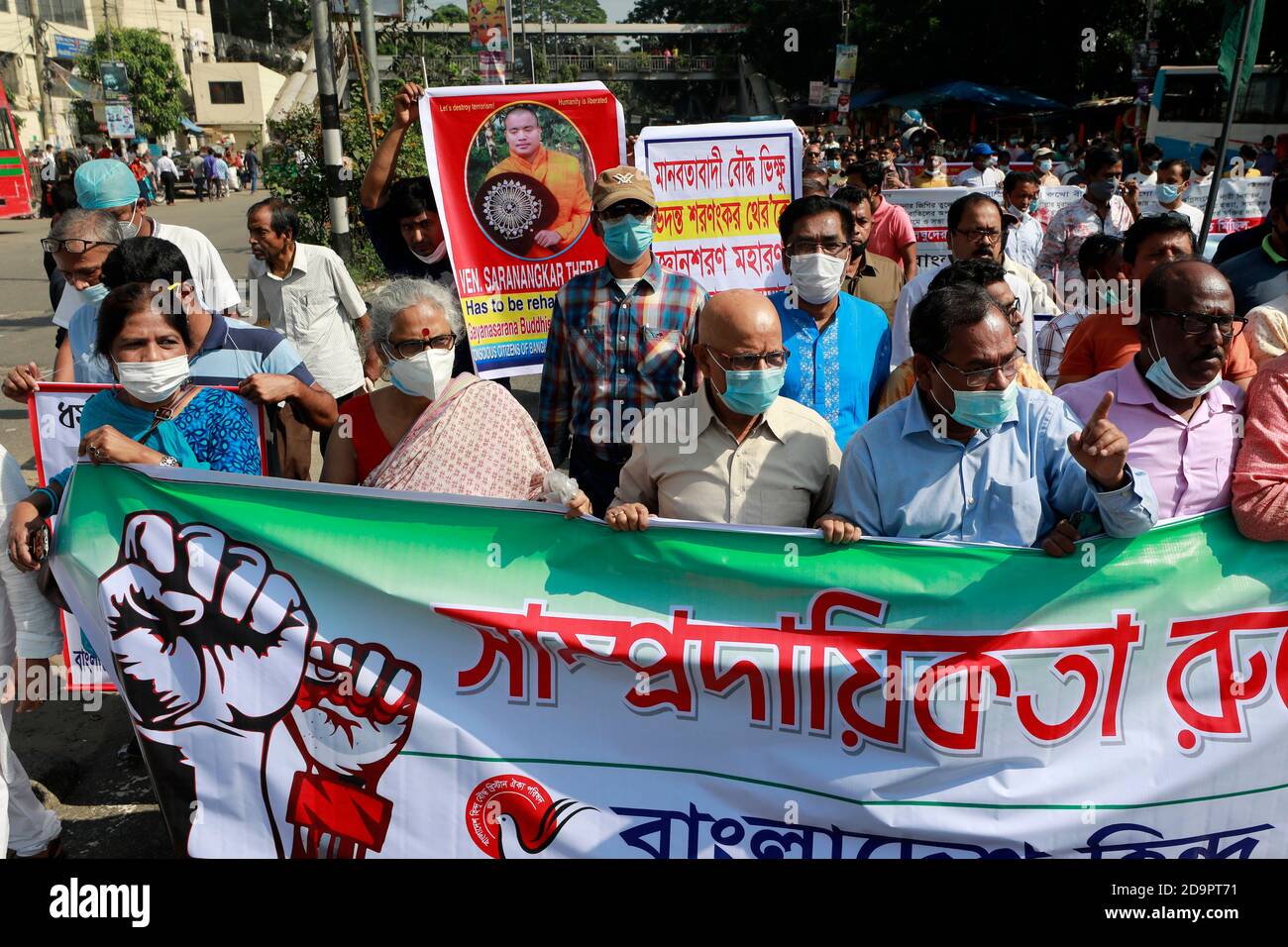 Dhaka, Bangladesh - 07 novembre 2020: I membri del Bangladesh indù buddista Christian Unity Council si radunano contro la violenza comunitaria mentre vengono lanciati Foto Stock