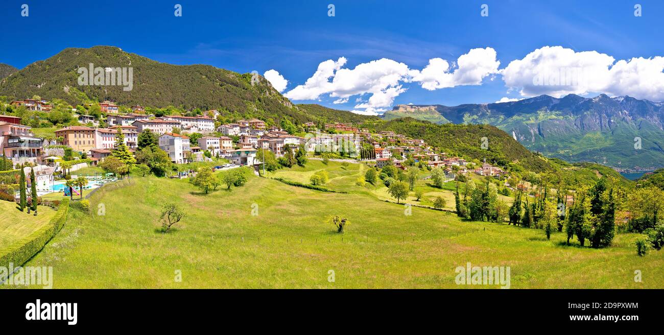 Idilliaco villaggio di Vesio nelle Alpi dolomitiche sopra Limone sul Garda, Lombardia Foto Stock