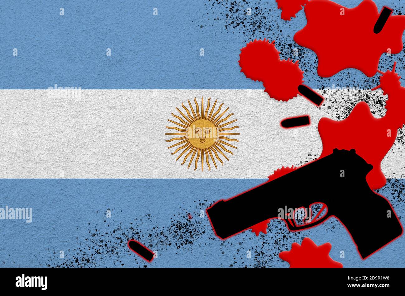 Bandiera Argentina e arma nera nel sangue rosso. Concetto di attacco terroristico o operazioni militari con esito letale. Uso pericoloso della pistola Foto Stock