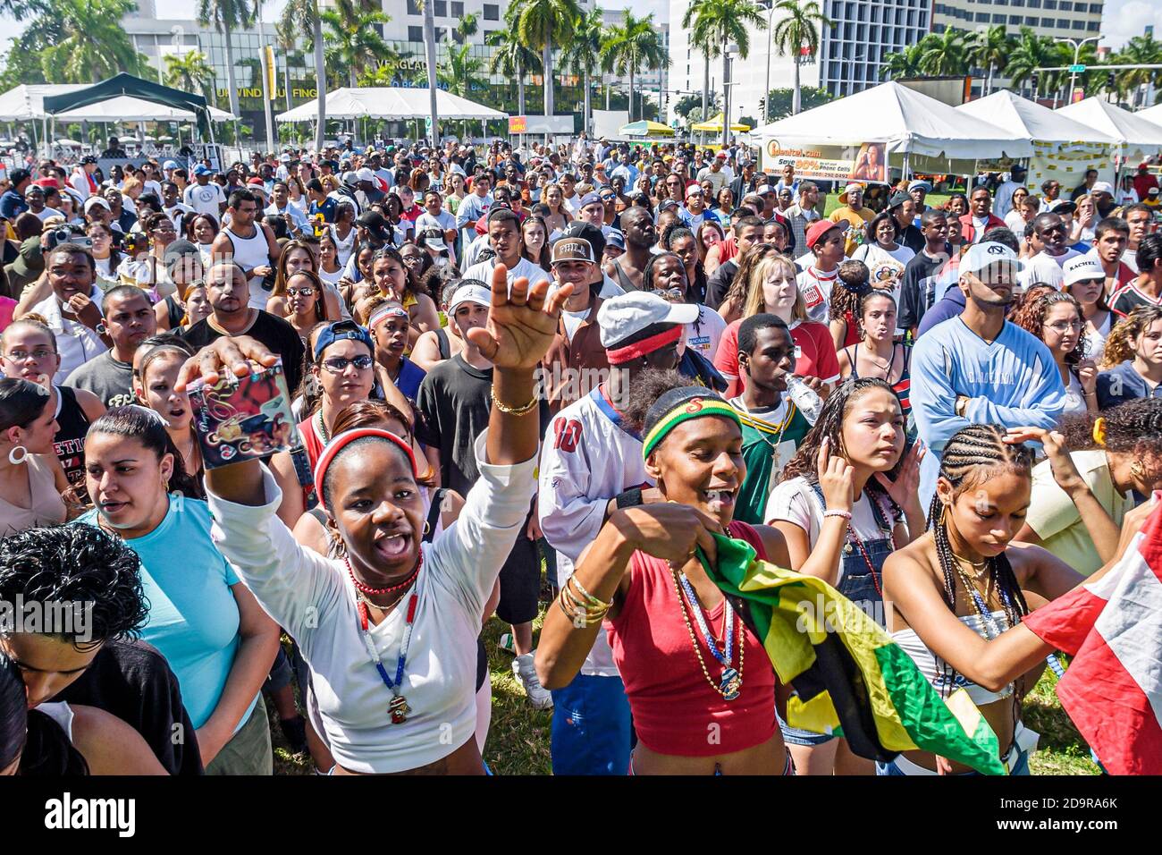 Miami Florida, Biscayne Boulevard Bayfront Park, concerto di musica gratuito al festival del Mardi Gras di Miami, spettacolo dal vivo pubblico Foto Stock