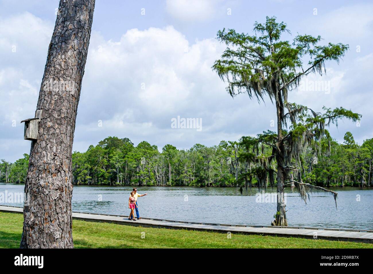 Louisiana Northshore, Madisonville, Fairview Riverside state Park lungo il fiume Tchefuncte, uomo donna coppia femminile, Foto Stock