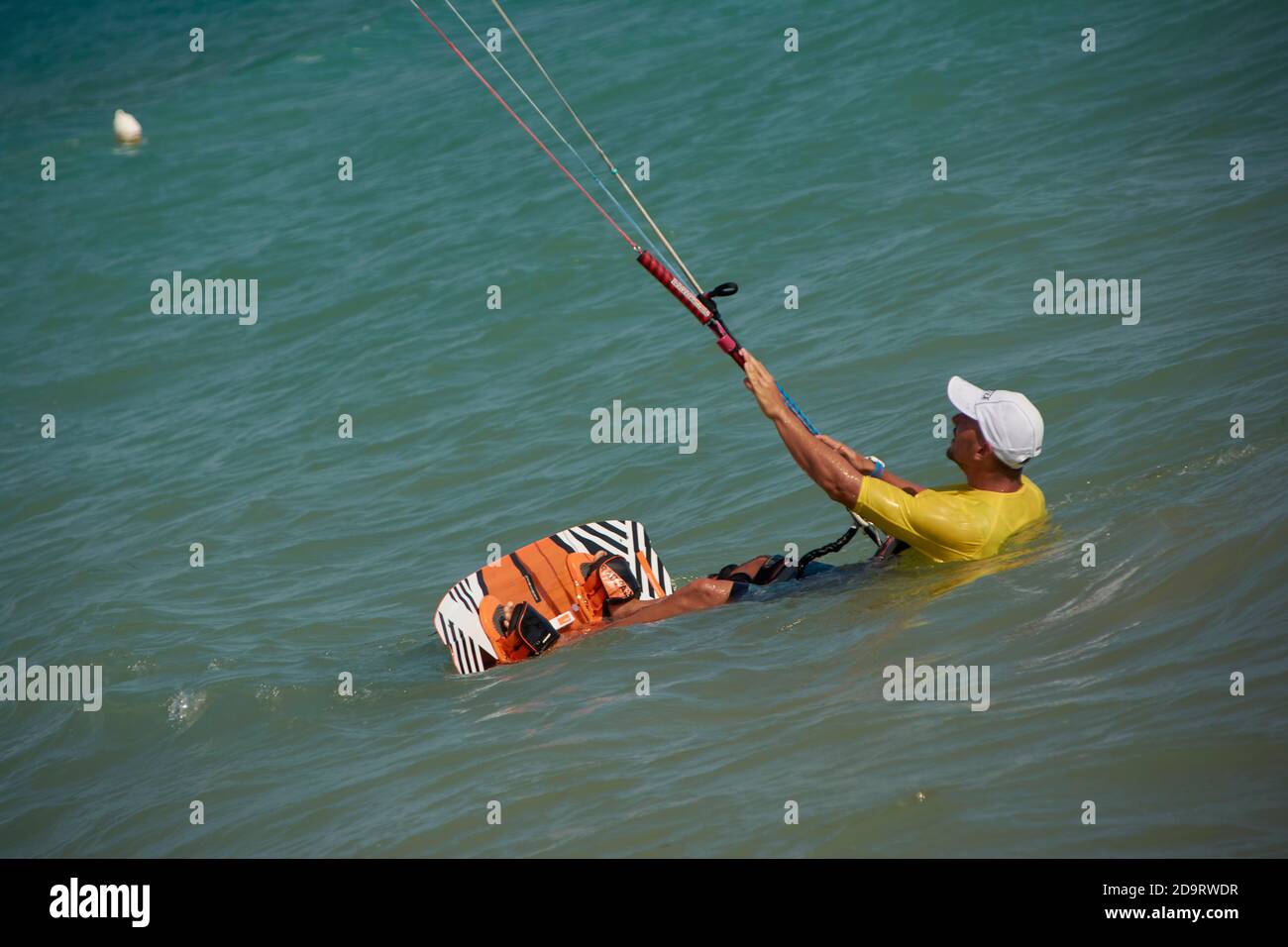 Kitesurf in mare Mediterraneo in Sicilia Foto Stock