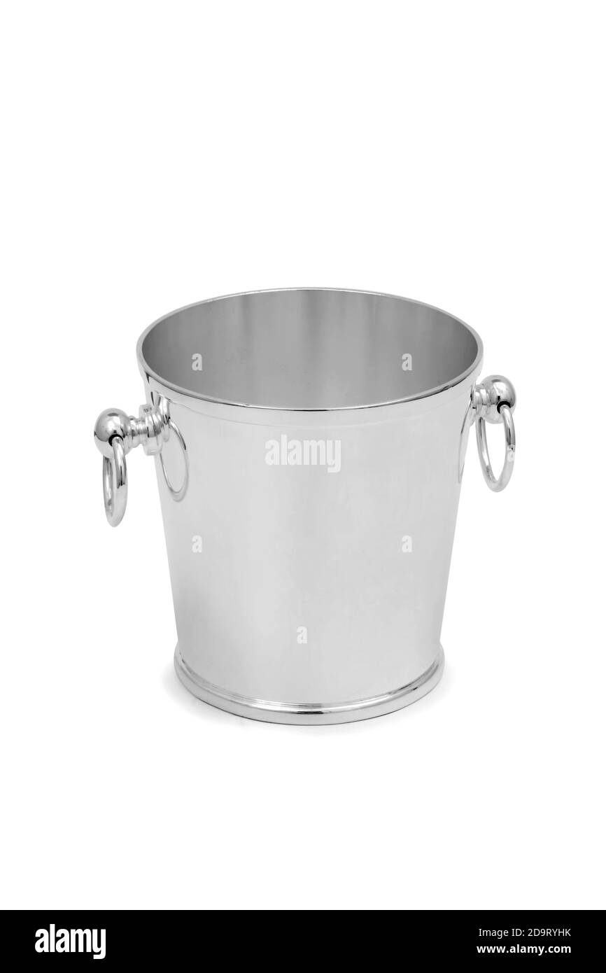 pezzi in argento e stagno su sfondo bianco Foto Stock