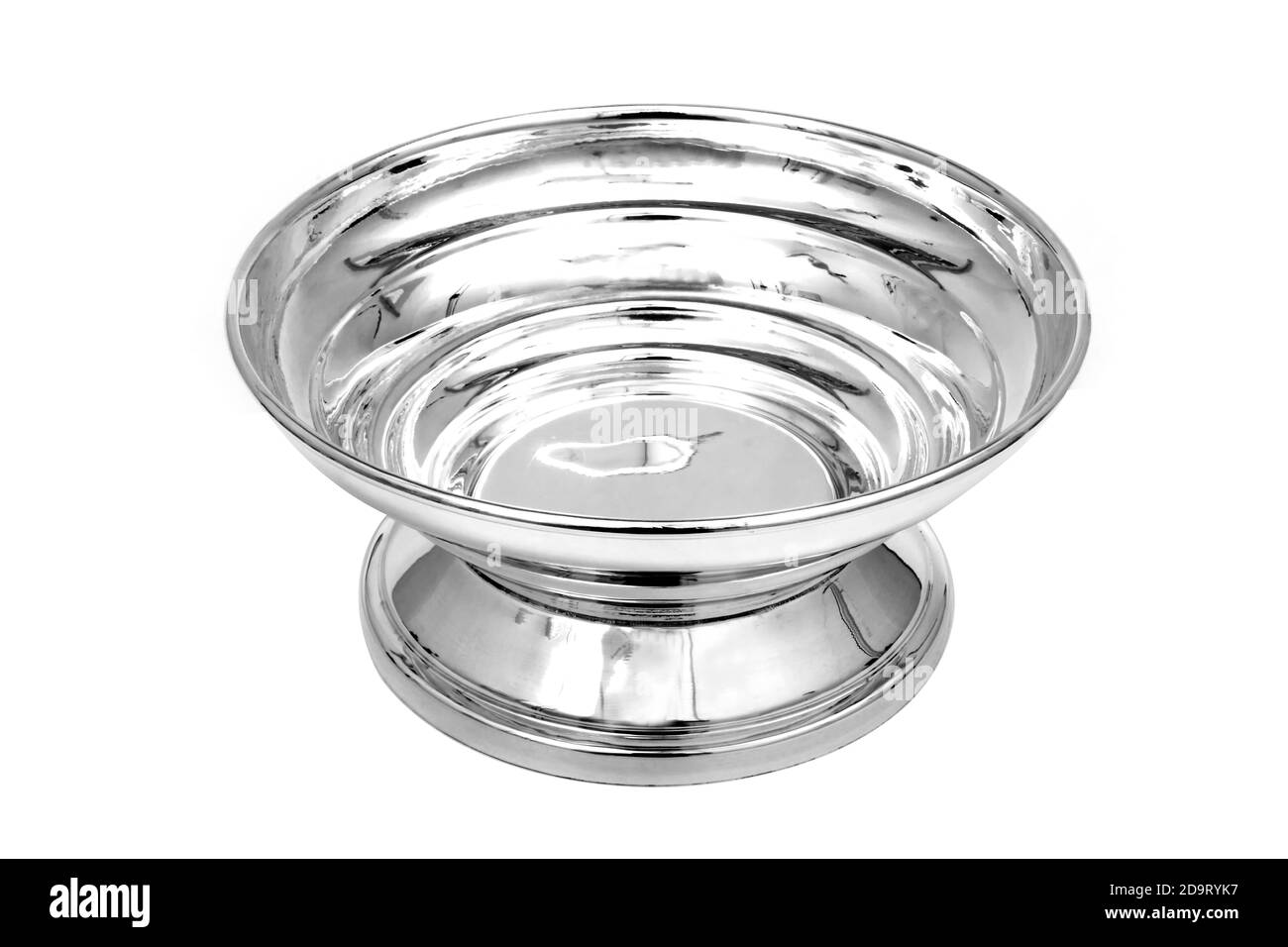 pezzi in argento e stagno su sfondo bianco Foto Stock