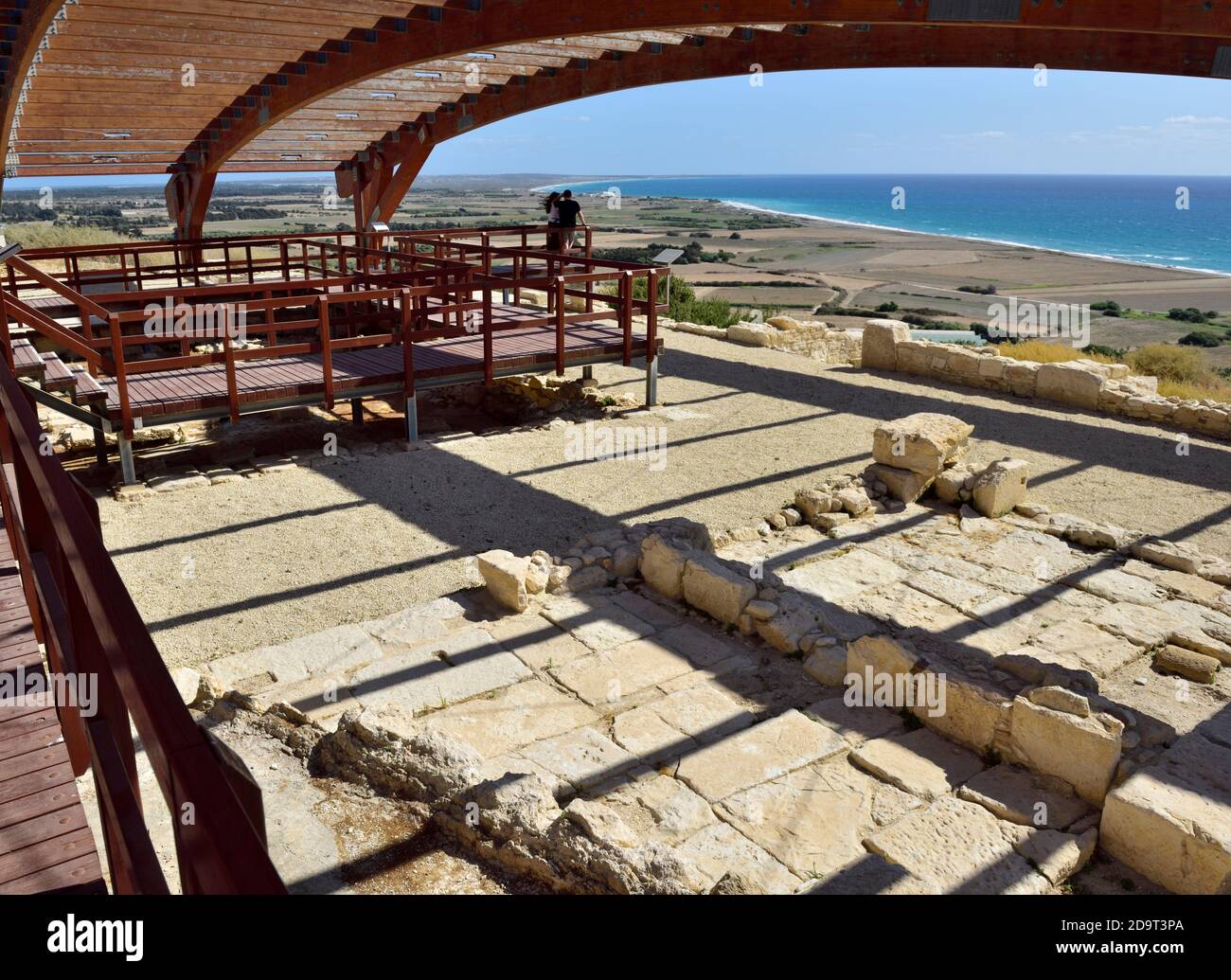 "Casa di Eustolios", sito archeologico di Kourion, Cipro con vista sul Mar Mediterraneo e protetto da tetti strutturali in legno Foto Stock