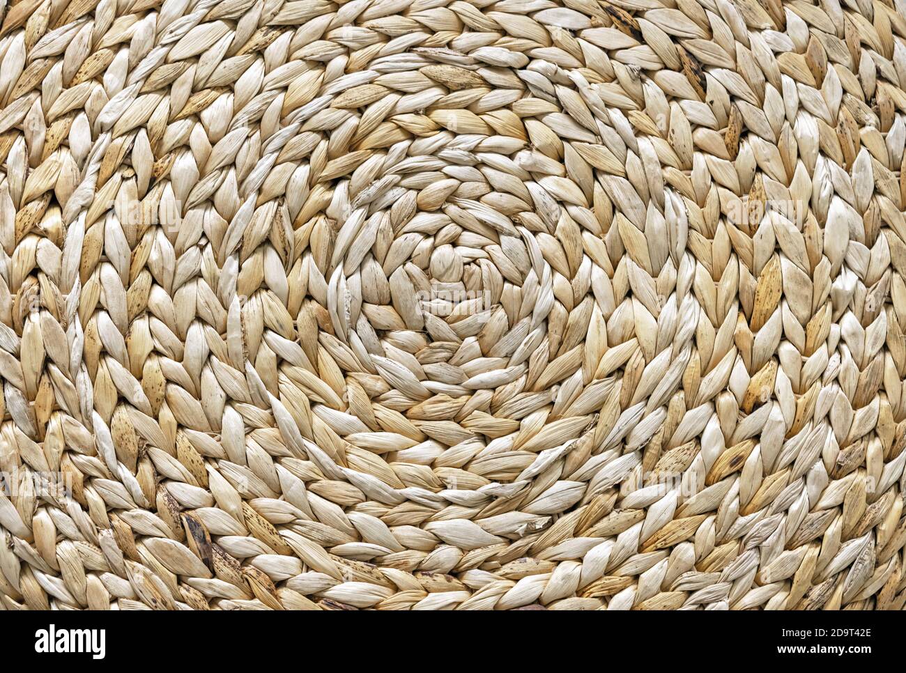 Tessuto vimini. Sfondo di tessitura di canna. Tessitura ruvida dalla paglia. Foto Stock