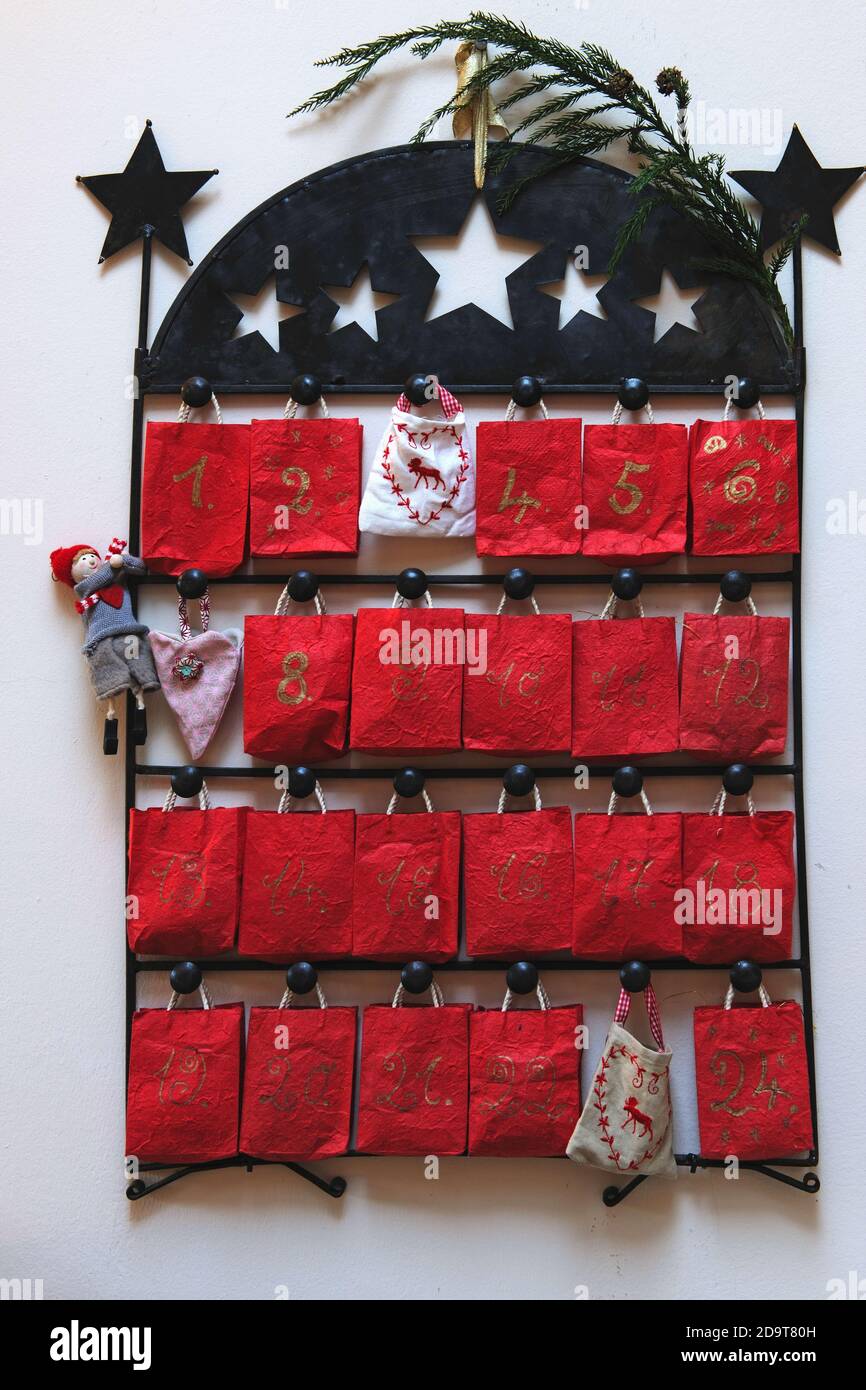 Selbstgemachter Adventskalender UK+Irish rights only/email Office for additional Territories Foto Stock