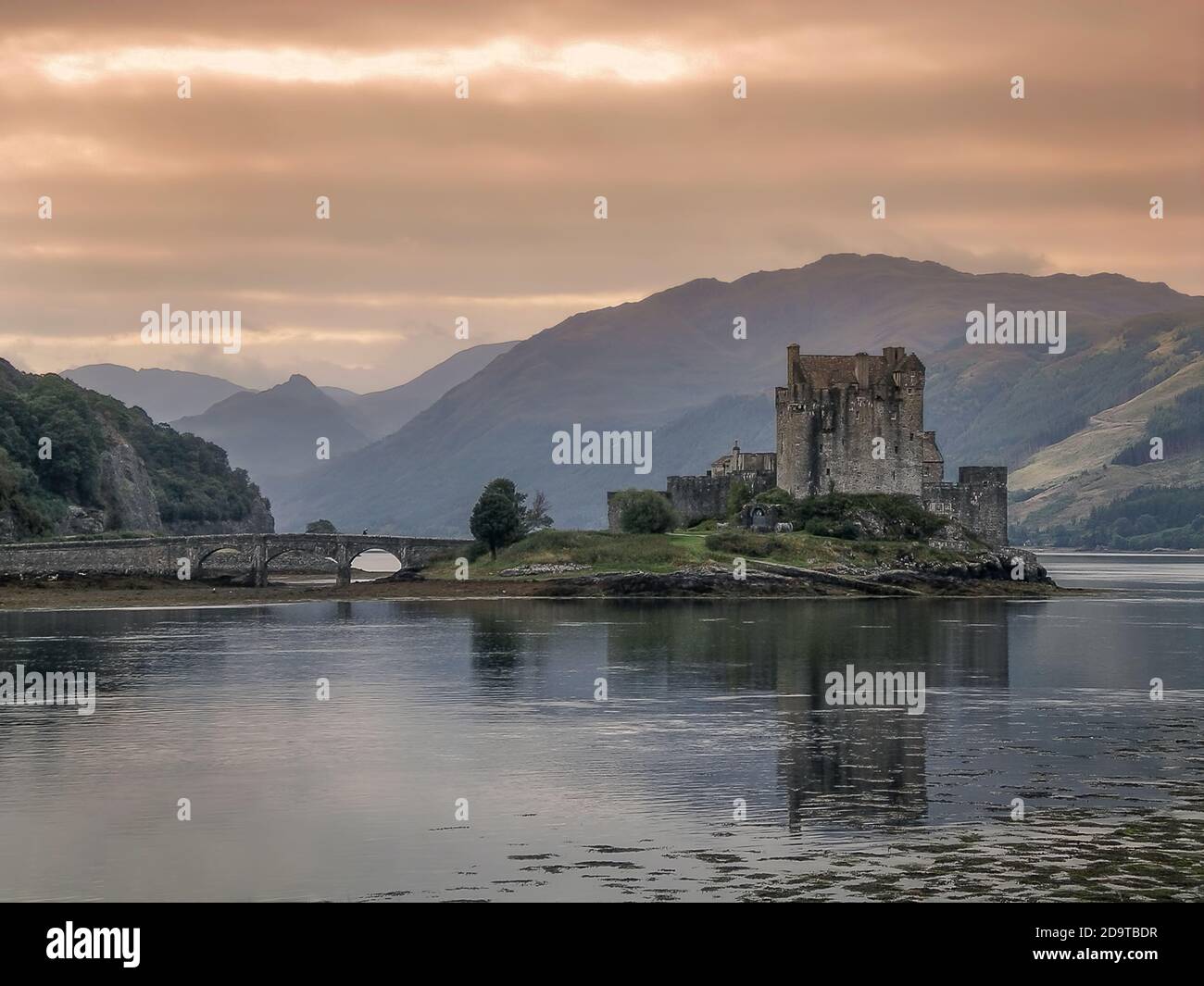 Elian Donan Castello al tramonto a Skye Island Scozia Foto Stock