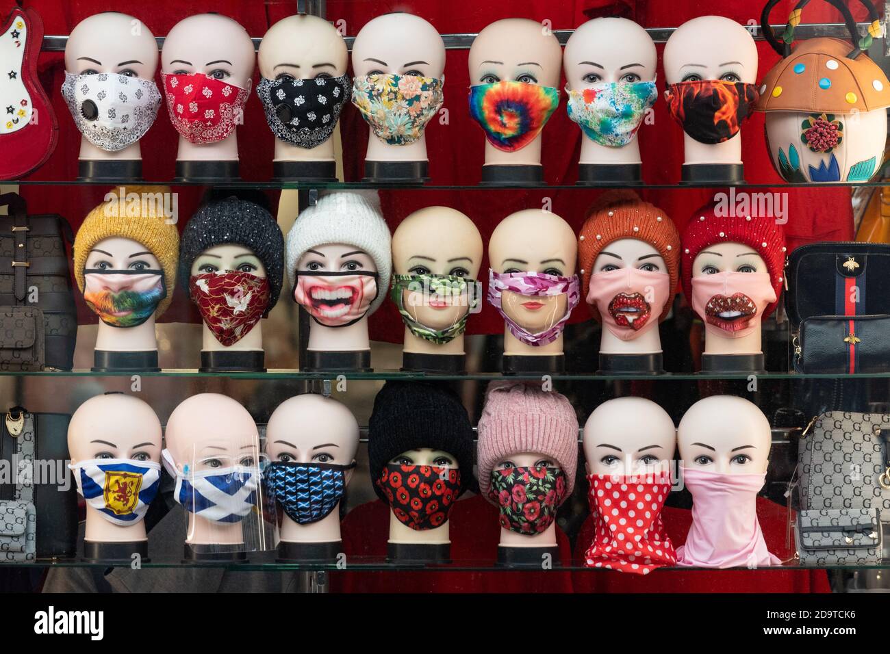 Maschere per il viso di moda immagini e fotografie stock ad alta  risoluzione - Alamy