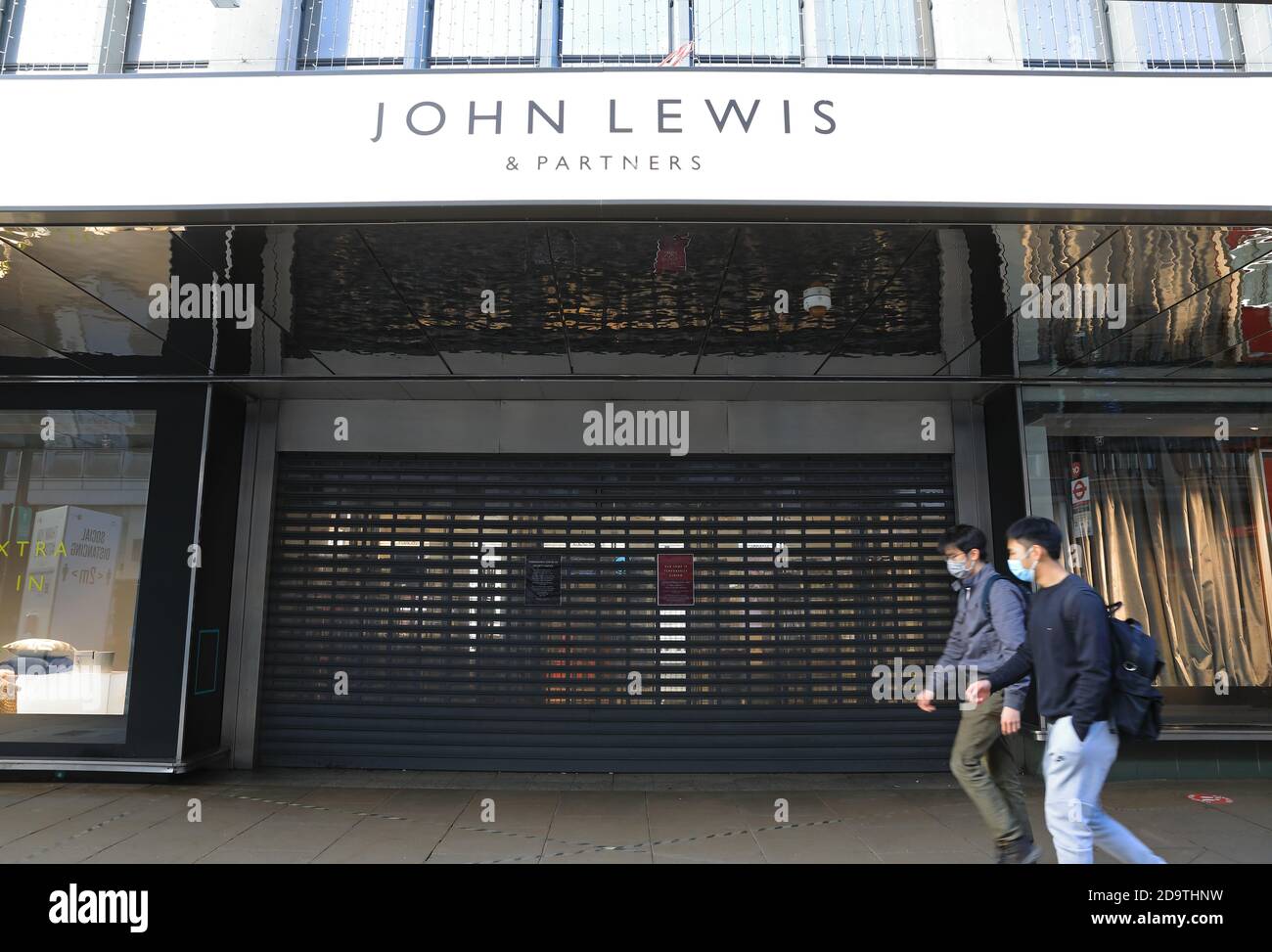 I negozi chiusi su Oxford Street nella seconda lockdown nazionale in Inghilterra per il coronavirus, nel novembre 2020, Regno Unito Foto Stock