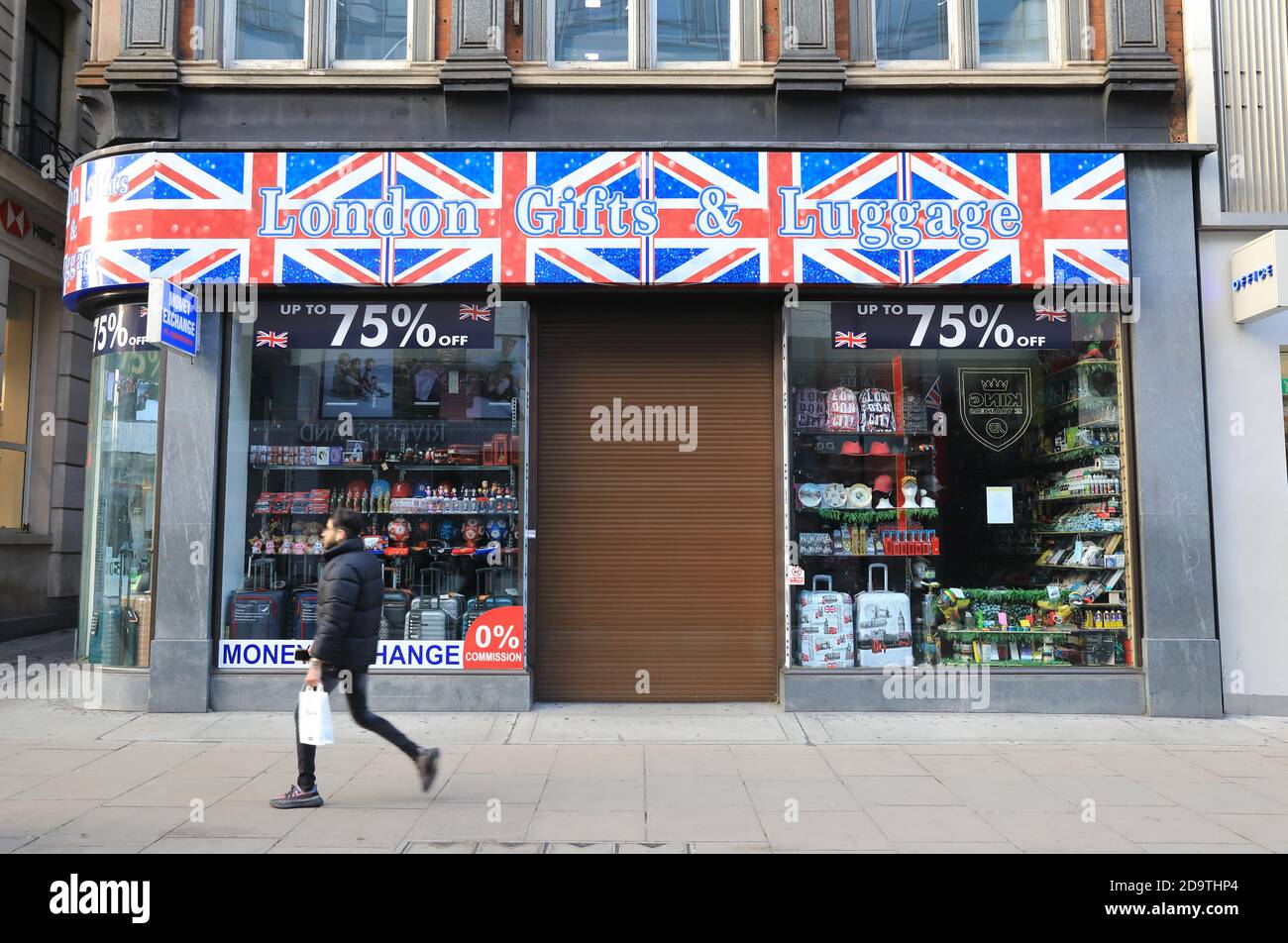 I negozi chiusi su Oxford Street nella seconda lockdown nazionale in Inghilterra per il coronavirus, nel novembre 2020, Regno Unito Foto Stock