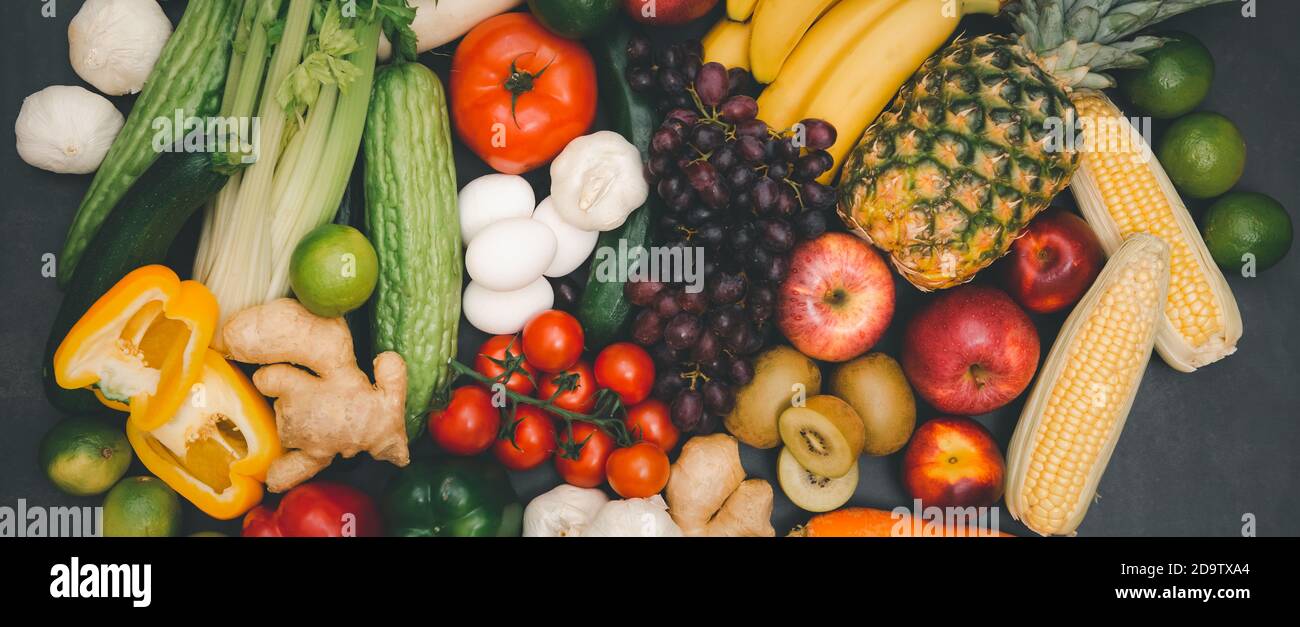 Assortimento di verdure fresche e frutta di fondo, cibo sano Foto Stock