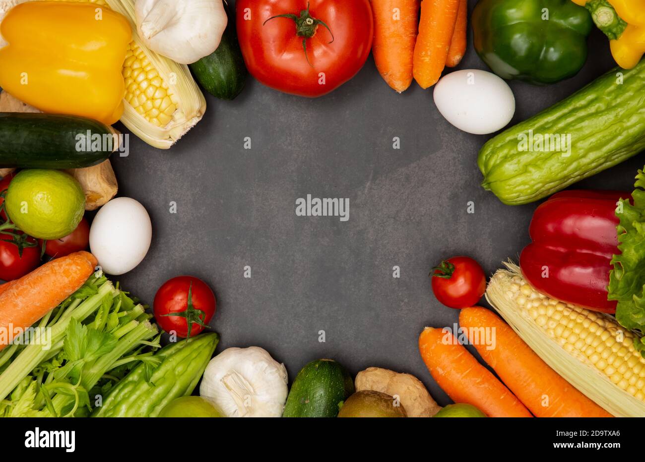 Assortimento di verdure fresche e frutta di fondo, cibo sano Foto Stock