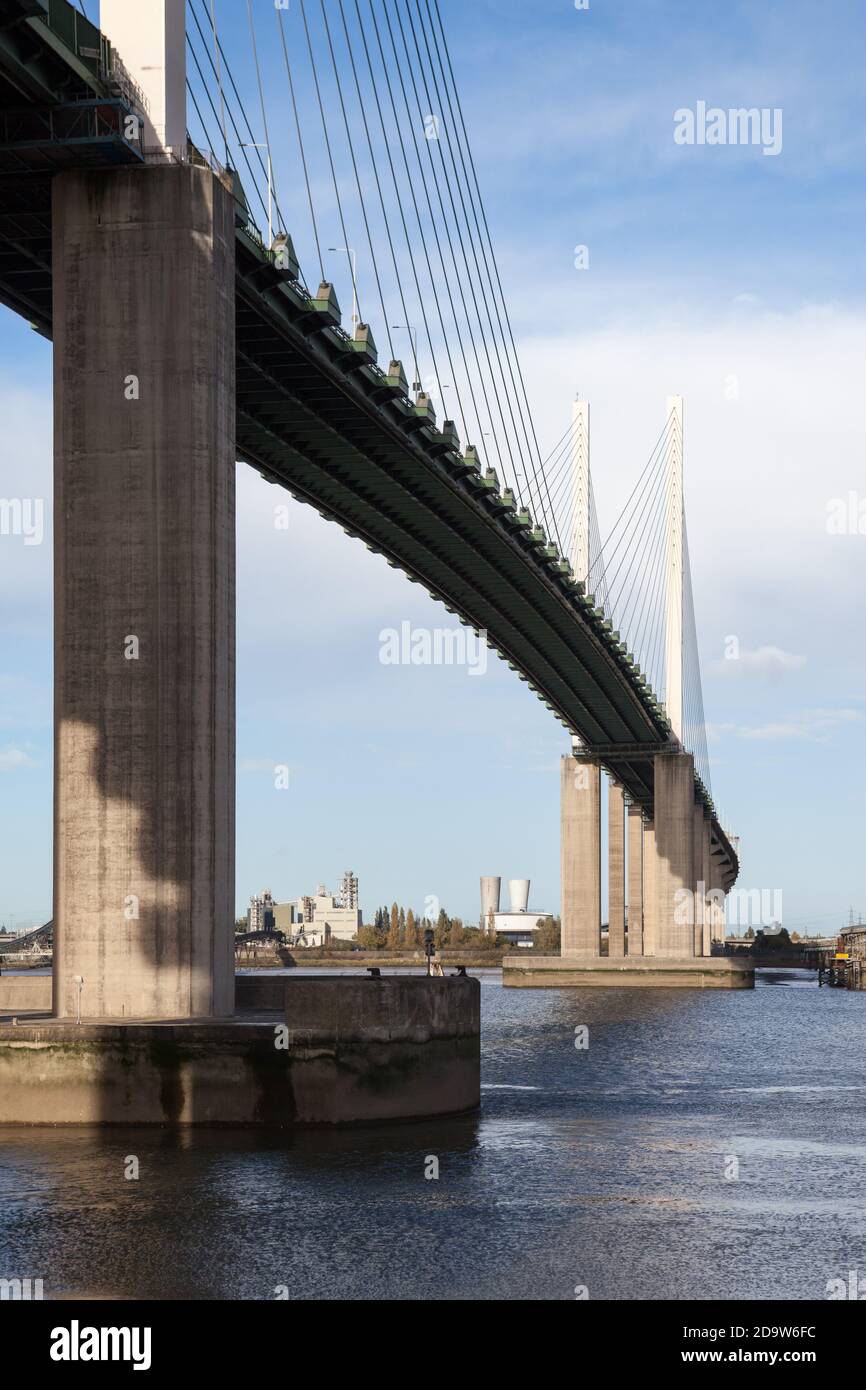 Queen Elizabeth II bridge. Dartford crossing, Londra, Kent, Inghilterra, Regno Unito. Foto Stock