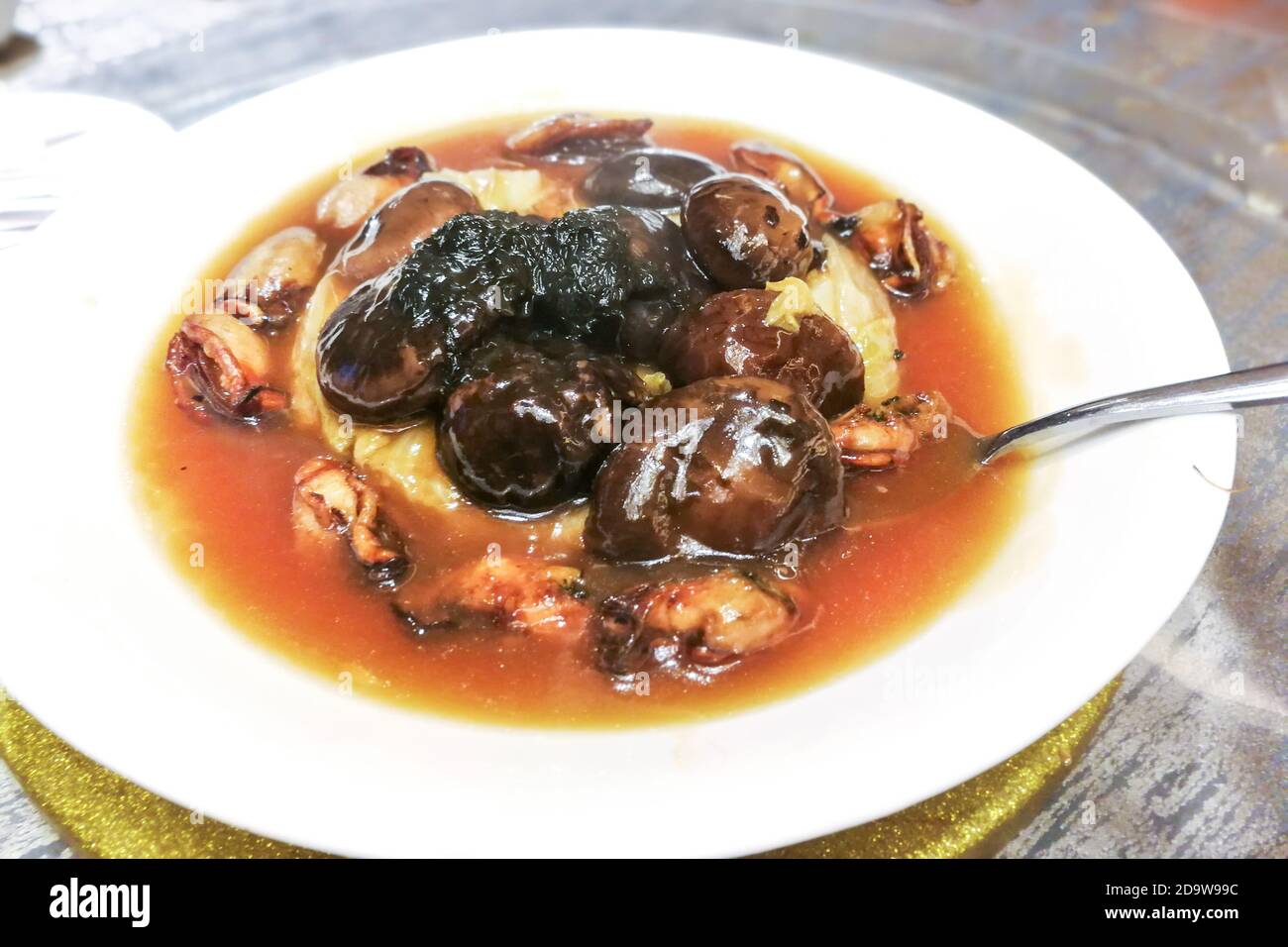 Funghi brasati con ostriche e cagliata di fagioli, delicatezza popolare cinese Foto Stock