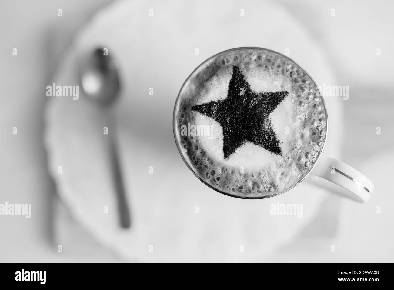 Direttamente al di sopra di vista di caldo al cioccolato alla menta con forma a stella Foto Stock