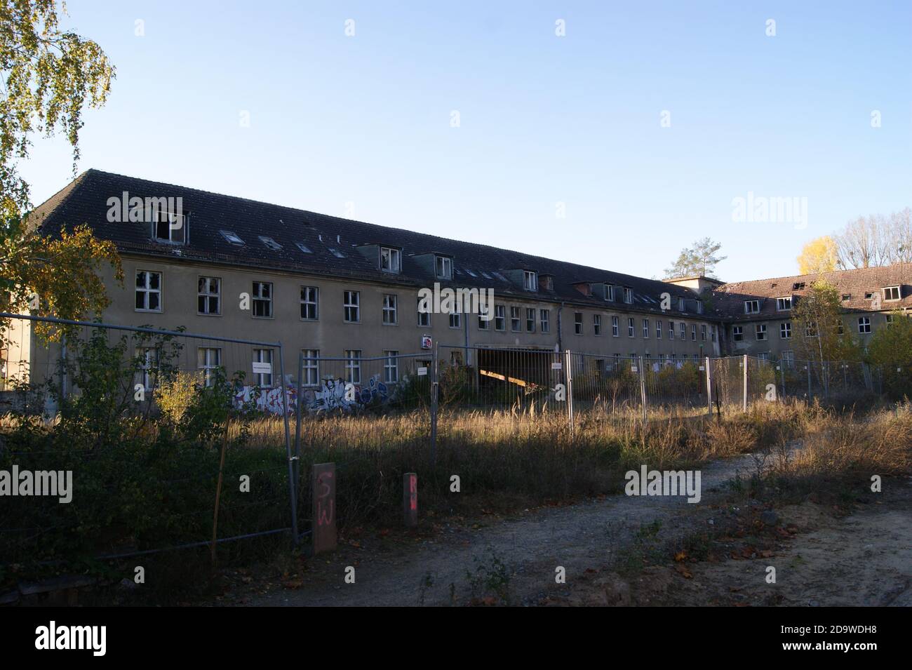 Krankenhaus Staaken: Ruine des Krankenhauses und Neubau der Wohnanalge 'Parco Metropolitano' Foto Stock