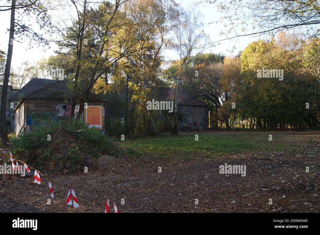 Krankenhaus Staaken: Ruine des Krankenhauses und Neubau der Wohnanalge 'Parco Metropolitano' Foto Stock