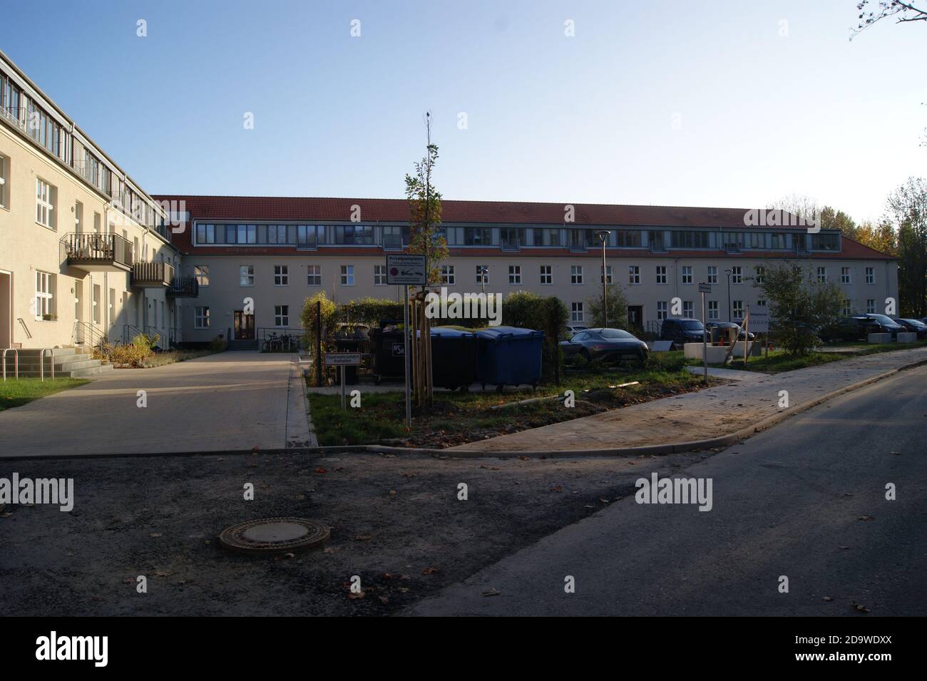 Krankenhaus Staaken: Ruine des Krankenhauses und Neubau der Wohnanalge 'Parco Metropolitano' Foto Stock