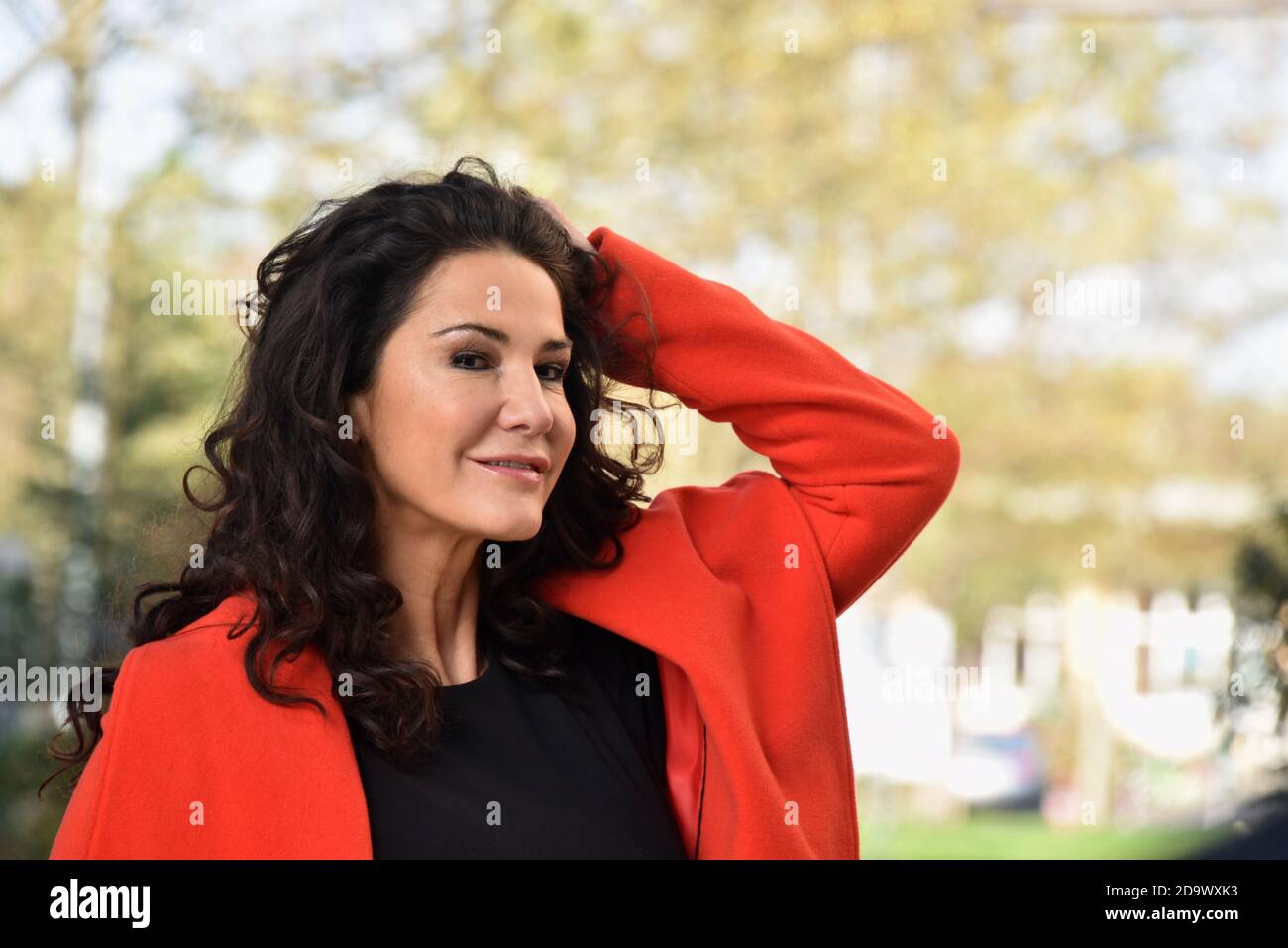 Colonia, Germania. 04Nov 2020. L'attrice Mariella Ahrens è nello scenario della serie RTL 'Unter uns' (sotto di noi) in cui sarà vista dal 10.02.2021. Credit: Horst Galuschka/dpa/Alamy Live News Foto Stock