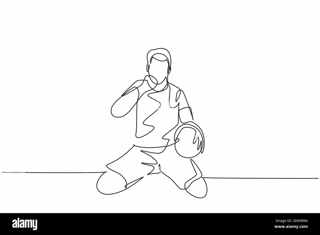 Un disegno di linea continuo del giovane giocatore di calcio tiene la palla a portata di mano e pugno al cielo per celebrare l'obiettivo. Celebrazione del gol punteggio Illustrazione Vettoriale