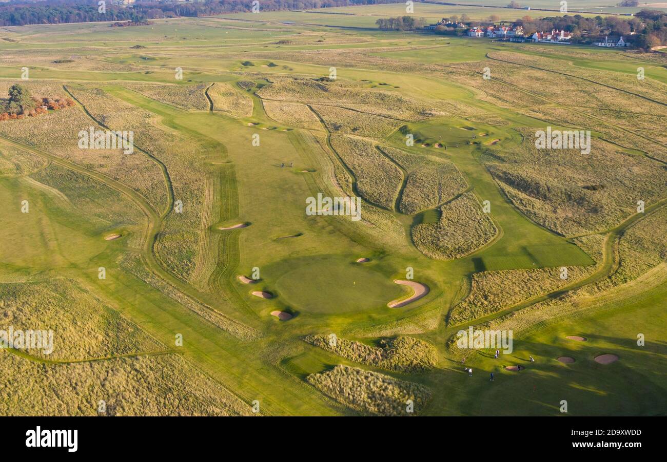Vista aerea della luce del tardo inverno sul campo da golf Muirfield a Gullane, East Lothian, Scozia, Regno Unito Foto Stock