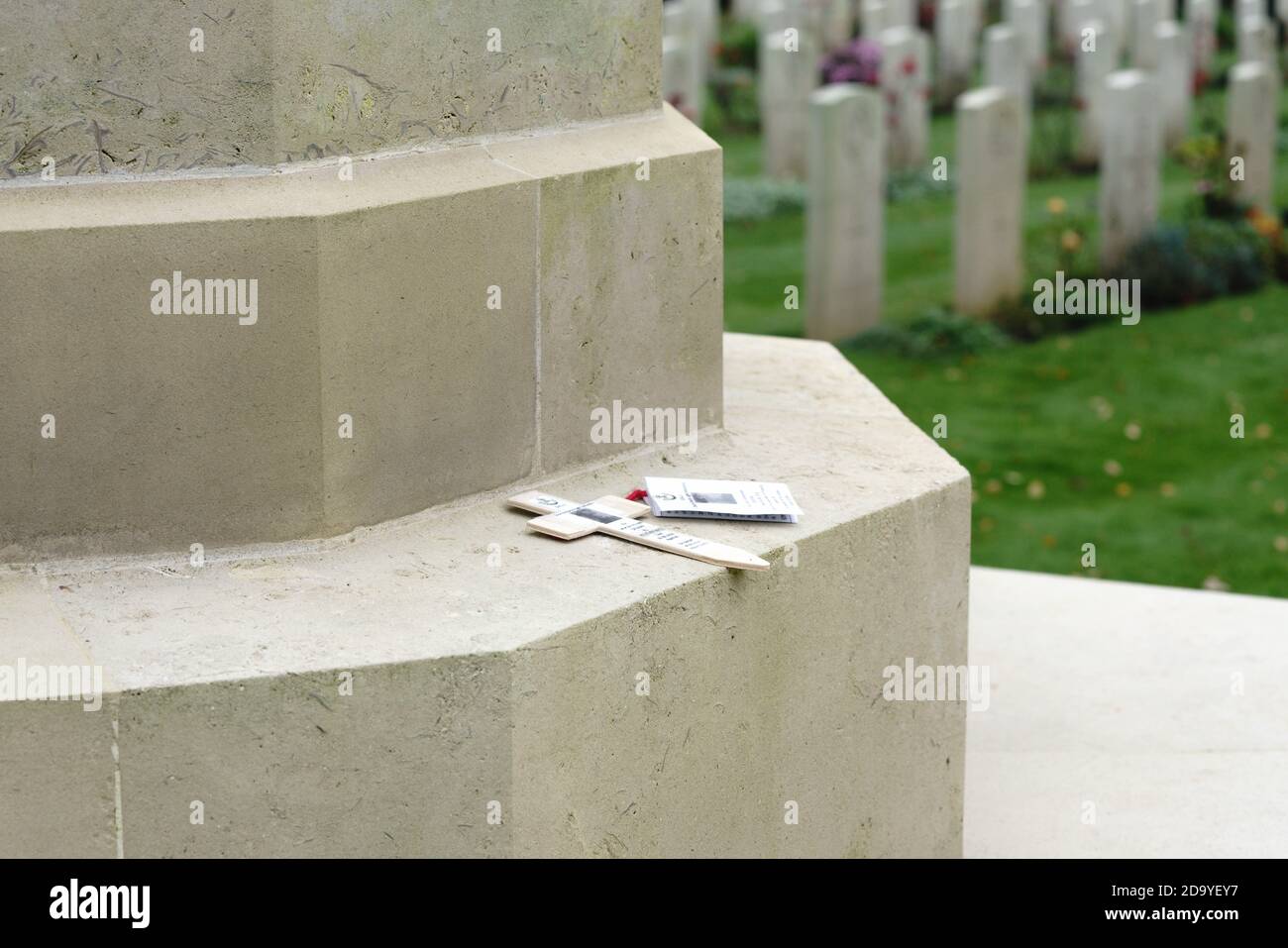 Botley Road Commonwealth War Graves, Oxford, Regno Unito. Novembre 8th 2020. Il Servizio annuale di memoria alle tombe di guerra del Commonwealth (CWG) Oxford è stato un evento limitato quest'anno a causa delle regole che circondano le riunioni pubbliche durante la pandemia del COVID-19. Bridget Catterall/Alamy Live News. Foto Stock