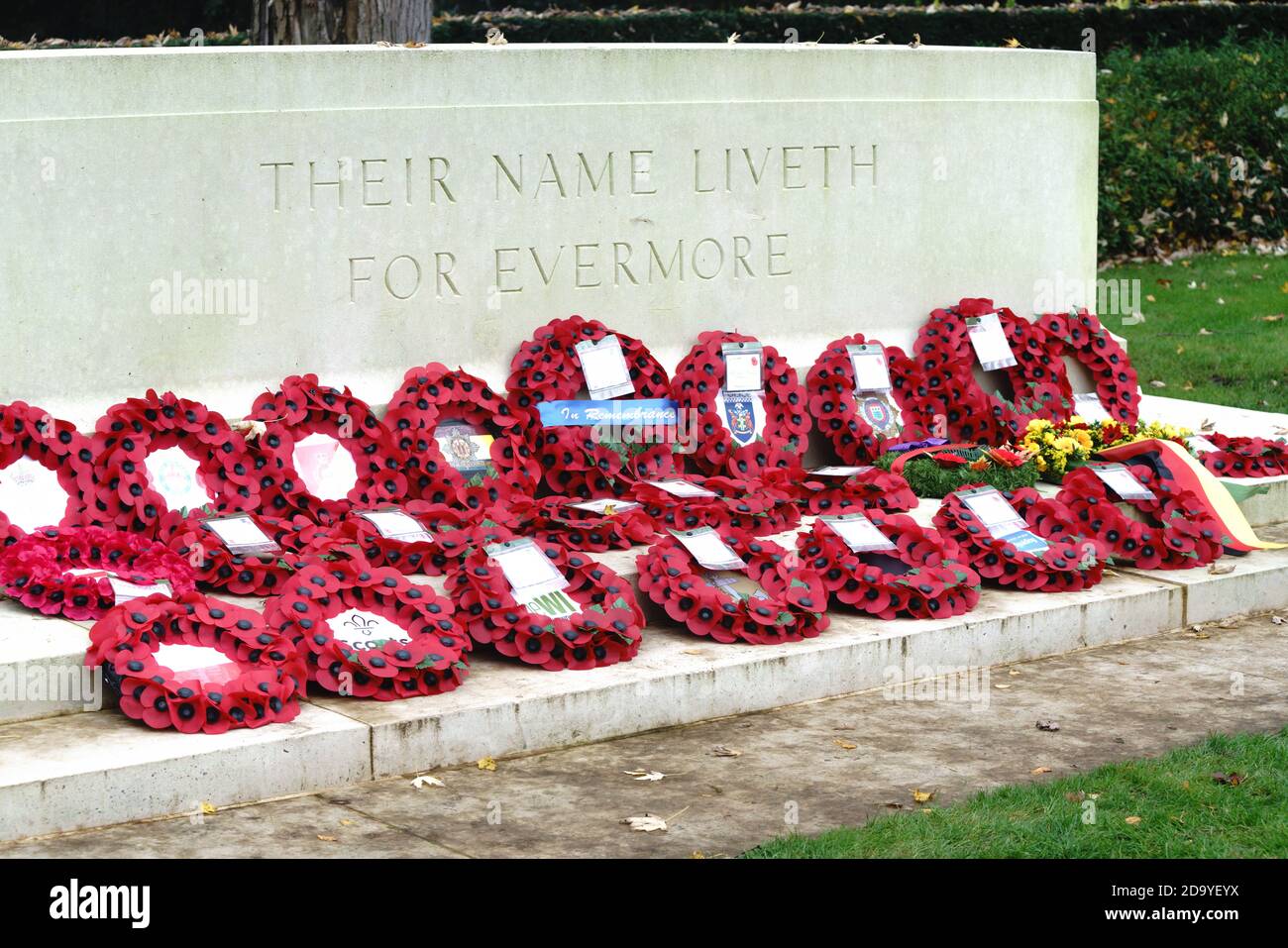 Botley Road Commonwealth War Graves, Oxford, Regno Unito. Novembre 8th 2020. Il Servizio annuale di memoria alle tombe di guerra del Commonwealth (CWG) Oxford è stato un evento limitato quest'anno a causa delle regole che circondano le riunioni pubbliche durante la pandemia del COVID-19. T Bridget Catterall/Alamy Live News. Foto Stock