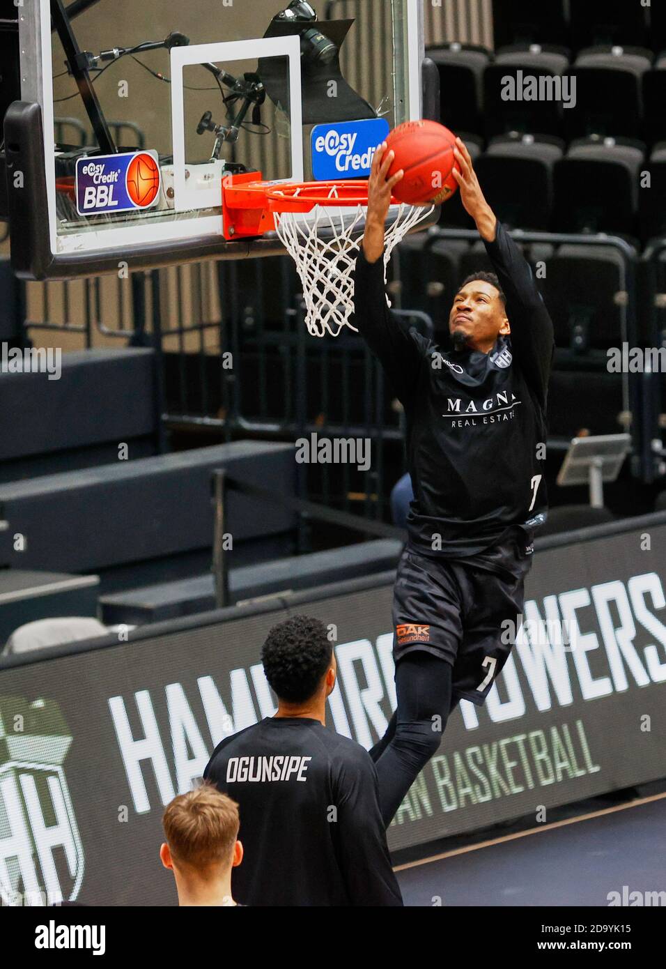 Amburgo, Germania. 8 novembre 2020. Pallacanestro: Bundesliga, Hamburg Towers - Brose Bamberg, turno principale, 1 ° giorno di partita. Kameron Taylor agisce con la palla al cesto. Credit: Georg Wendt/dpa/Alamy Live News Foto Stock