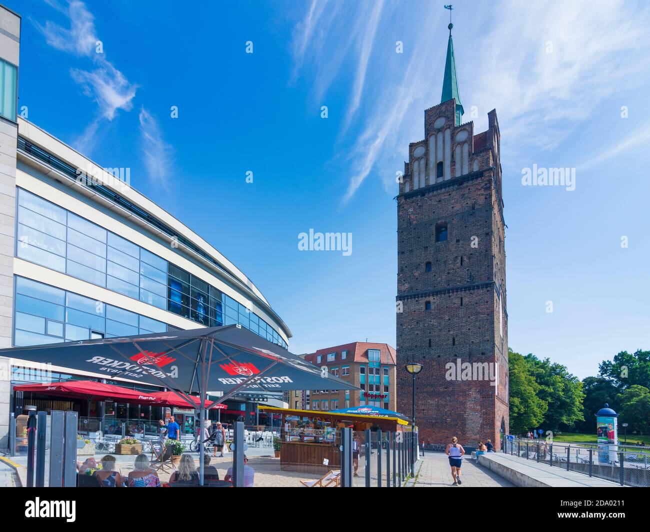 Rostock: City gate Kröpeliner Tor, centro commerciale Kröpeliner Tor Centre, Ostsee (Mar Baltico), Meclemburgo-Vorpommern, Germania Foto Stock