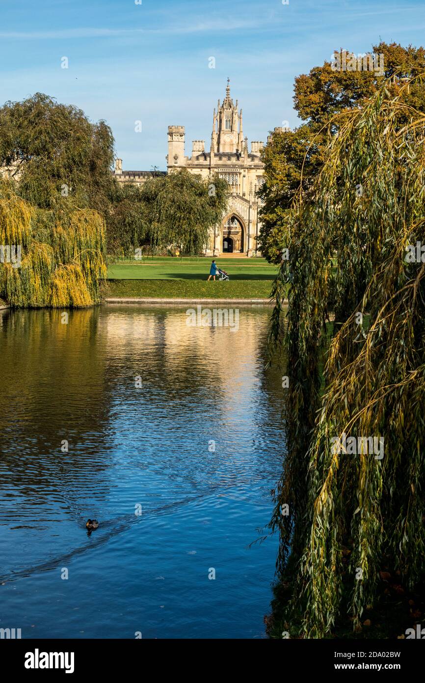 Le spalle sul fiume Cam a Cambridge guardando verso St Johns College University of Cambridge Foto Stock