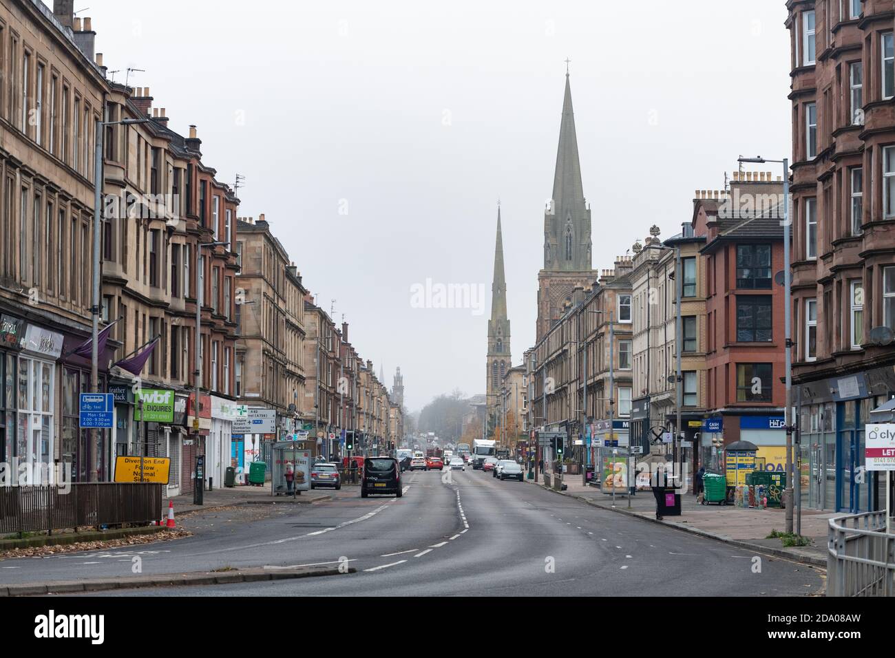 La A82 Great Western Road passando attraverso l'area Woodlands di Glasgow, Scozia, Regno Unito Foto Stock