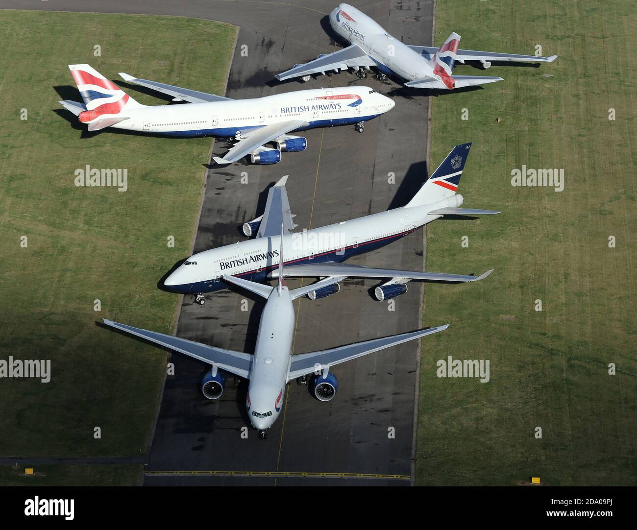 Vista aerea dei British Airways Boeing 747-400 Jumbo Jets all'aeroporto di Cardiff prima di effettuare il loro volo finale per essere staccati. Foto Stock