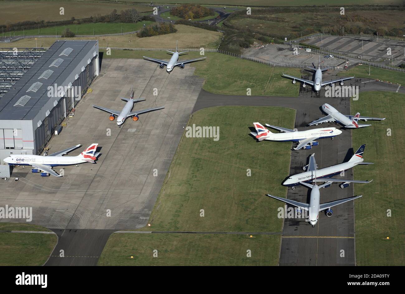 Vista aerea dei British Airways Boeing 747-400 Jumbo Jets all'aeroporto di Cardiff prima di effettuare il loro volo finale per essere staccati. Foto Stock