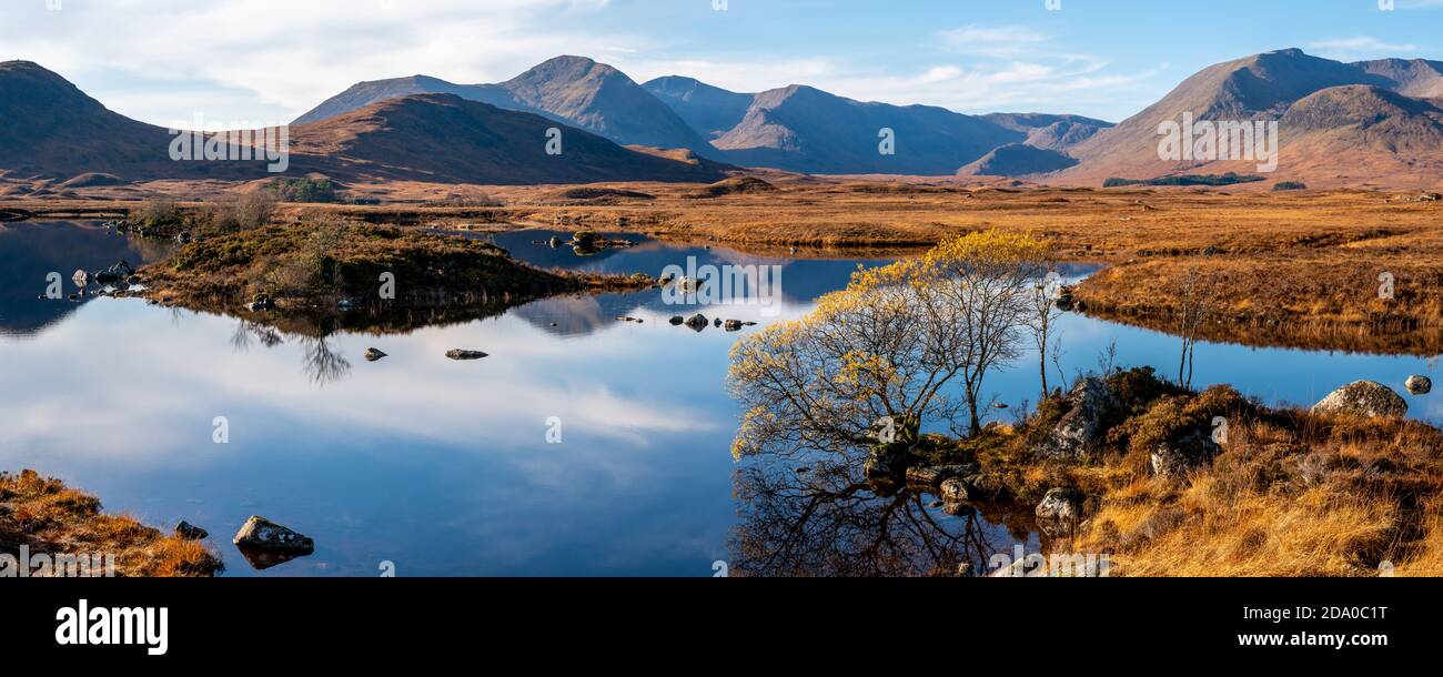 Lochan nah Achlaise e Blackmount Peaks, Rannoch Moor, Scozia, Regno Unito Foto Stock