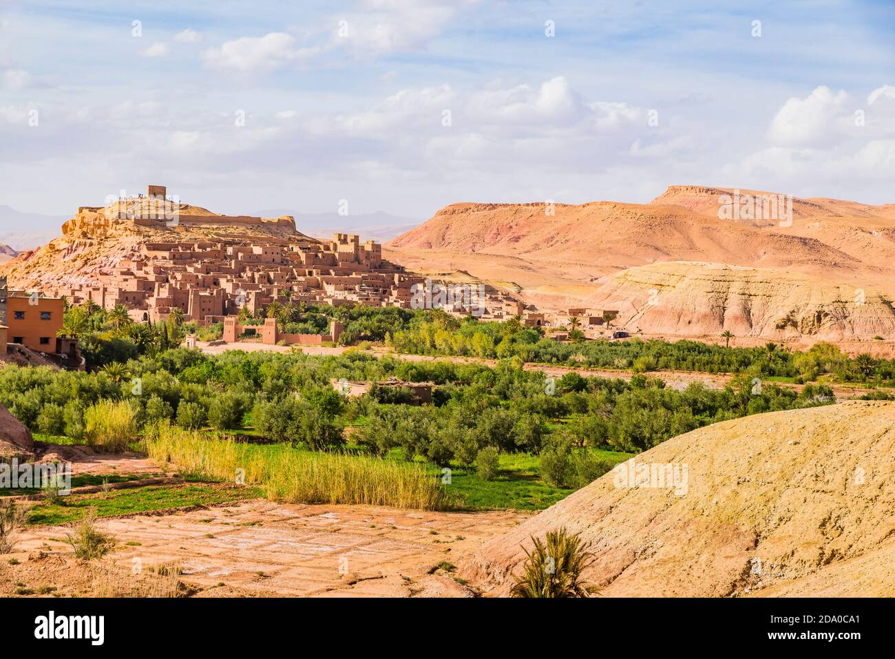Ksar Ait ben haddou, vecchio villaggio berbero di mattoni di adobe o kasbah. Ouarzazate, Drâa-Tafilalet, Marocco, Africa del Nord Foto Stock