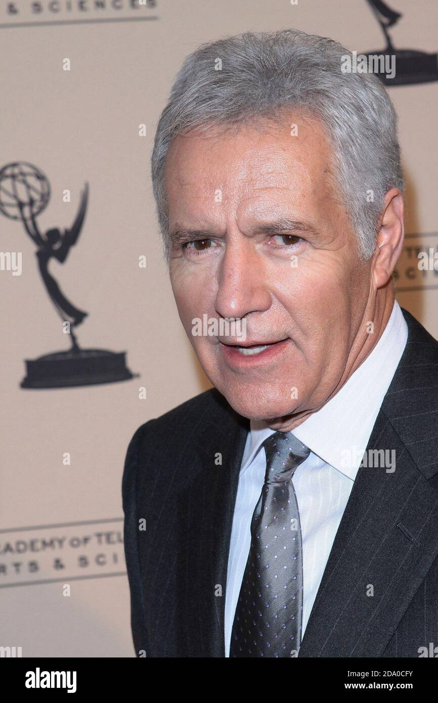 08 novembre 2020 - Longtime ''Jeopardy!'' L'ospite Alex Trebek, morì domenica all'età di 80 anni a seguito di una battaglia contro il cancro del pancreas. File Foto: 20 Gennaio 2010 - West Hollywood, CA - Alex Trebek . Accademia di arti e scienze della televisione 19° gala annuale Hall Fame tenuto presso la Guys & Dolls Lounge. (Immagine di credito: © Tony Lowe/AdMedia via ZUMA Wire) Foto Stock