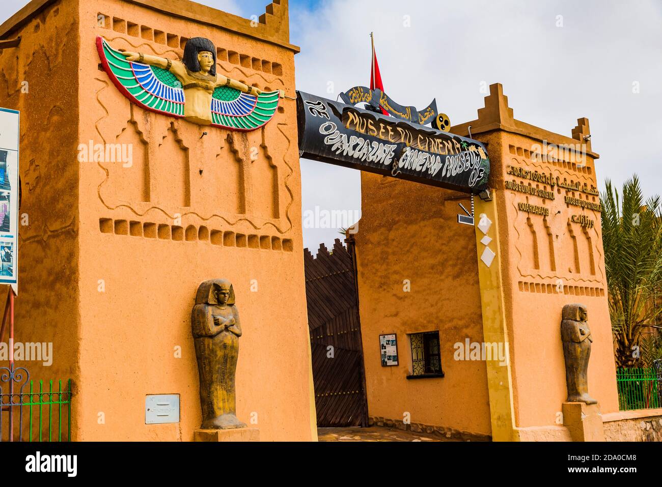 Porta d'ingresso del Museo del Cinema di Ouarzazate, Drâa-Tafilalet, Marocco, Africa del Nord Foto Stock