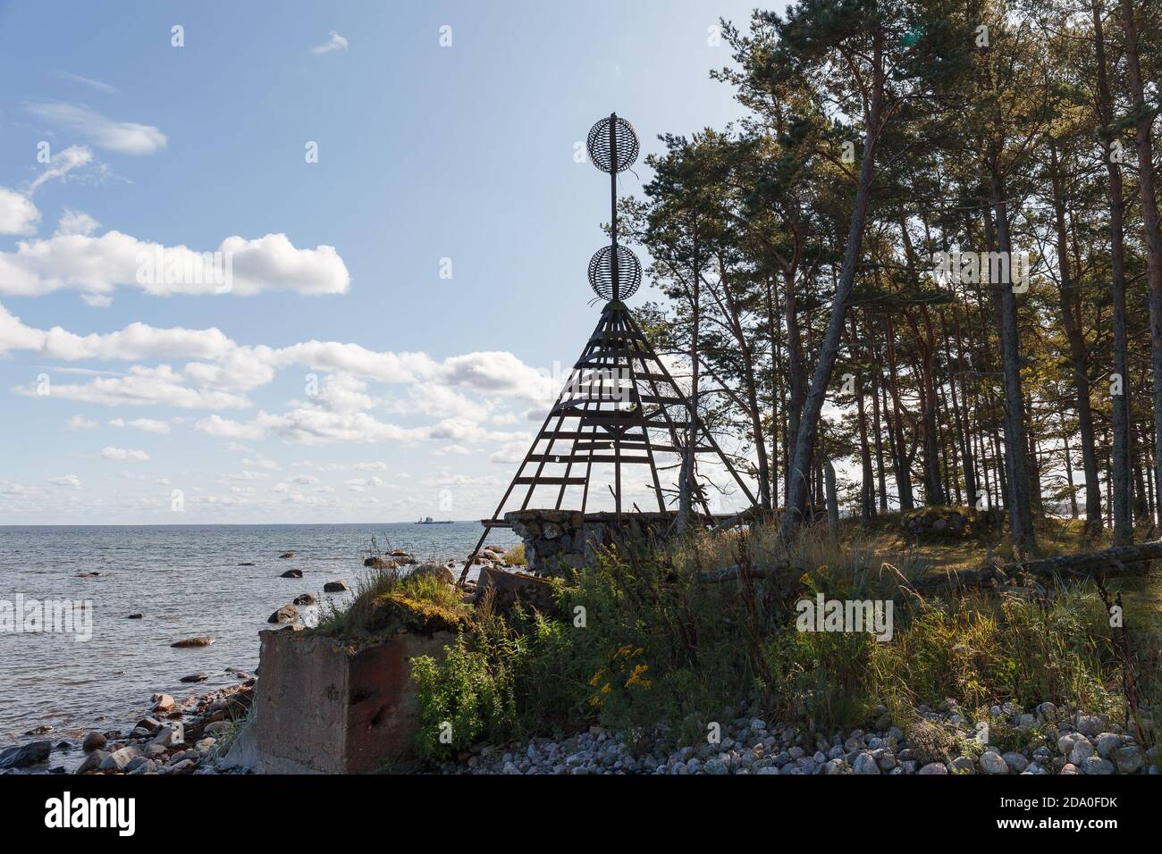 Antenna militare sovietica abbandonata sull'isola di Aegna, Estonia Foto Stock