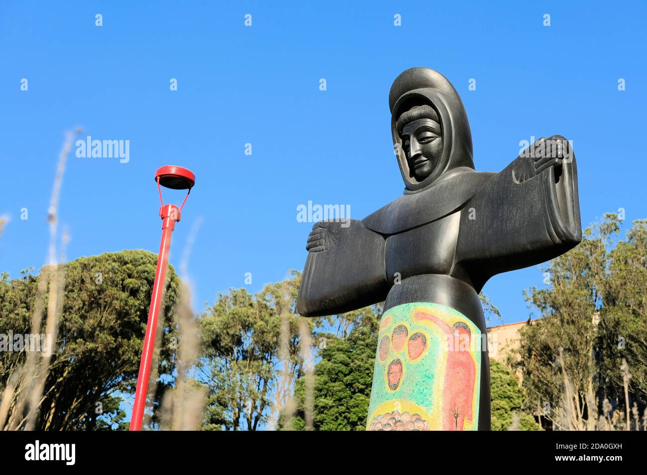 San Francesco delle armi (1969) scultura di Beniamino Bufano nel campus del City College di San Francisco in California; artisti italo-americani. Foto Stock