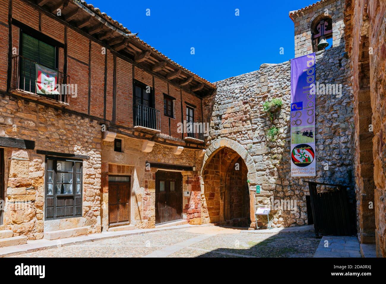 Arrebatacaas Ach, vista da Plaza del Trigo. Atienza, Guadalajara, Castilla la Mancha, Spagna, Europa Foto Stock