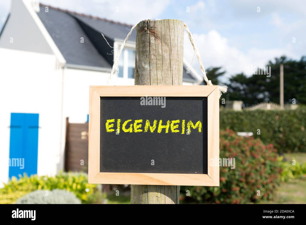 Una lavagna con la parola home Foto Stock