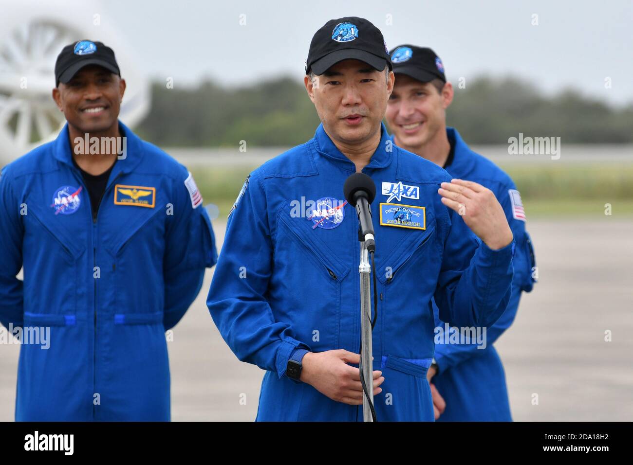 Kennedy Space Center, Stati Uniti. 8 novembre 2020. Soichi Noguchi, Japan Aerospace Exploration Agency (JAXA) Mission Specialist per la prima missione di rotazione dell'equipaggio, o Crew 1, si rivolge ai media al Kennedy Space Center, Florida, domenica 8 novembre 2020. Foto di Joe Marino/UPI Credit: UPI/Alamy Live News Foto Stock
