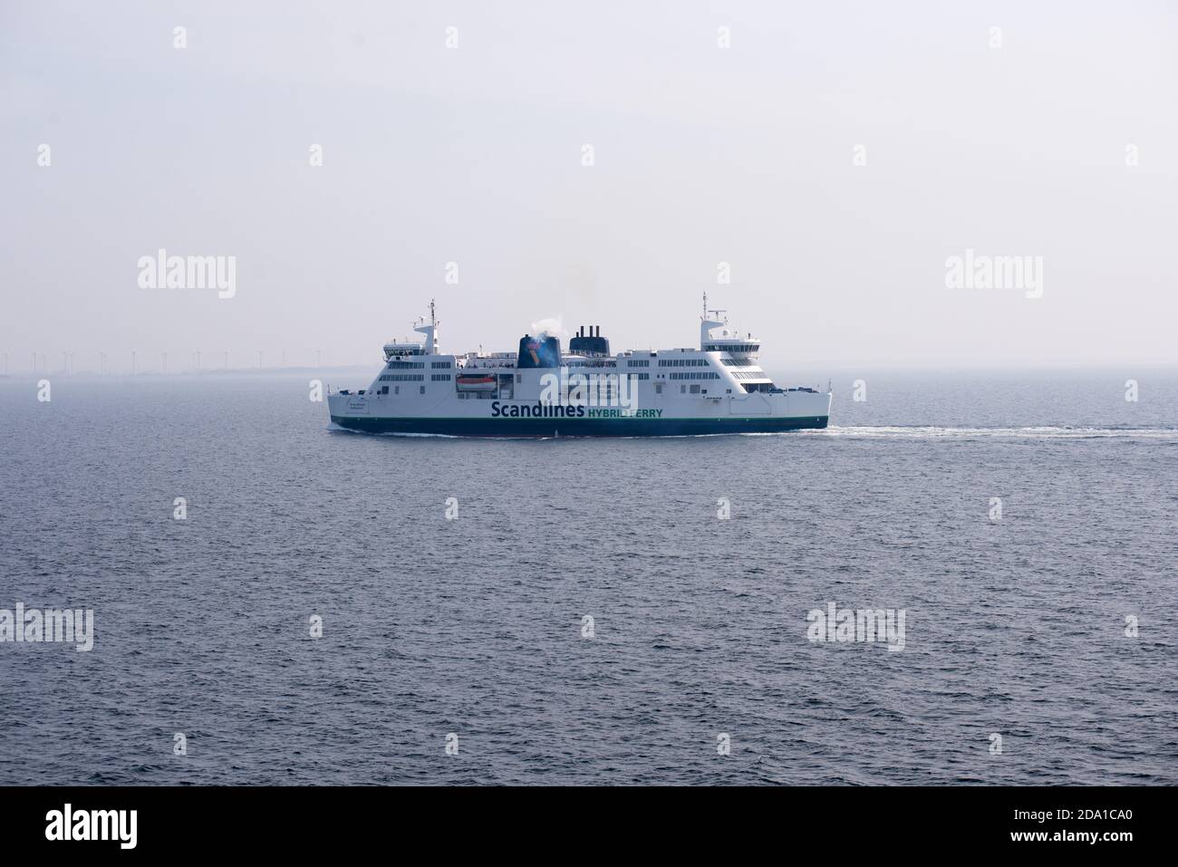 Un moderno traghetto ibrido Scandlines tra la Germania e la Danimarca Foto Stock