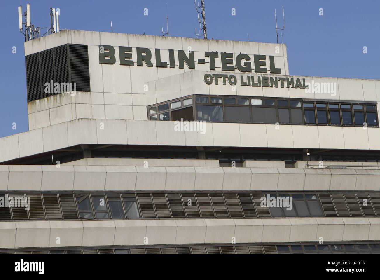 Berlino, Germania. 8 novembre 2020. Tegel: Il pilota Christopher Ruch volerà l'ultimo aereo da decollare da Tegel. Con il volo Air France AF1235, il pilota decollerà da Tegel a Parigi Charles de Gaulle alle 15 (Foto di Simone Kuhlmey/Pacific Press) Credit: Pacific Press Media Production Corp./Alamy Live News Foto Stock