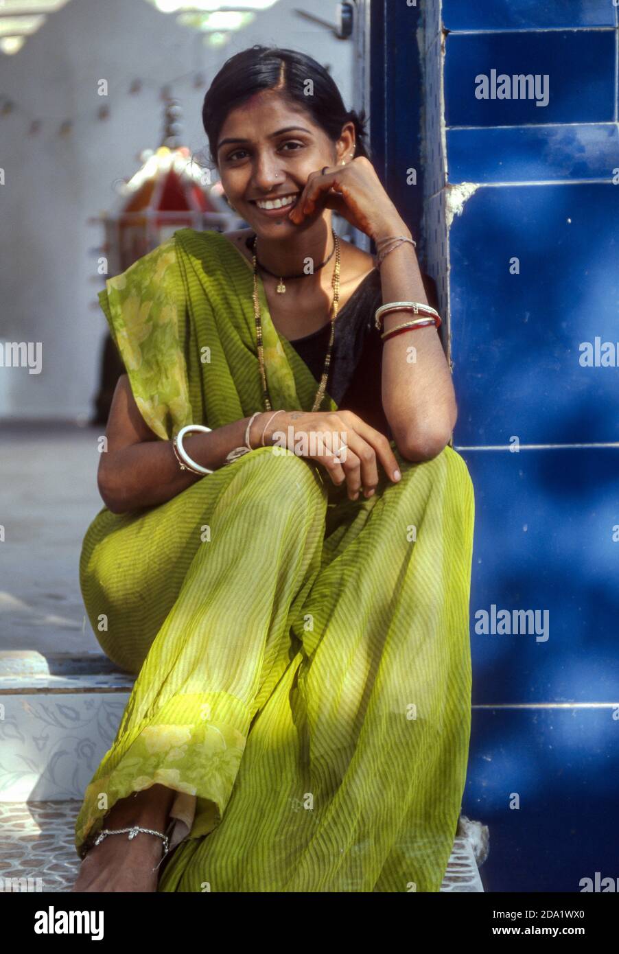 Ritratto di una donna locale nella città di Diu, territorio dell'Unione di Diu, India occidentale Foto Stock