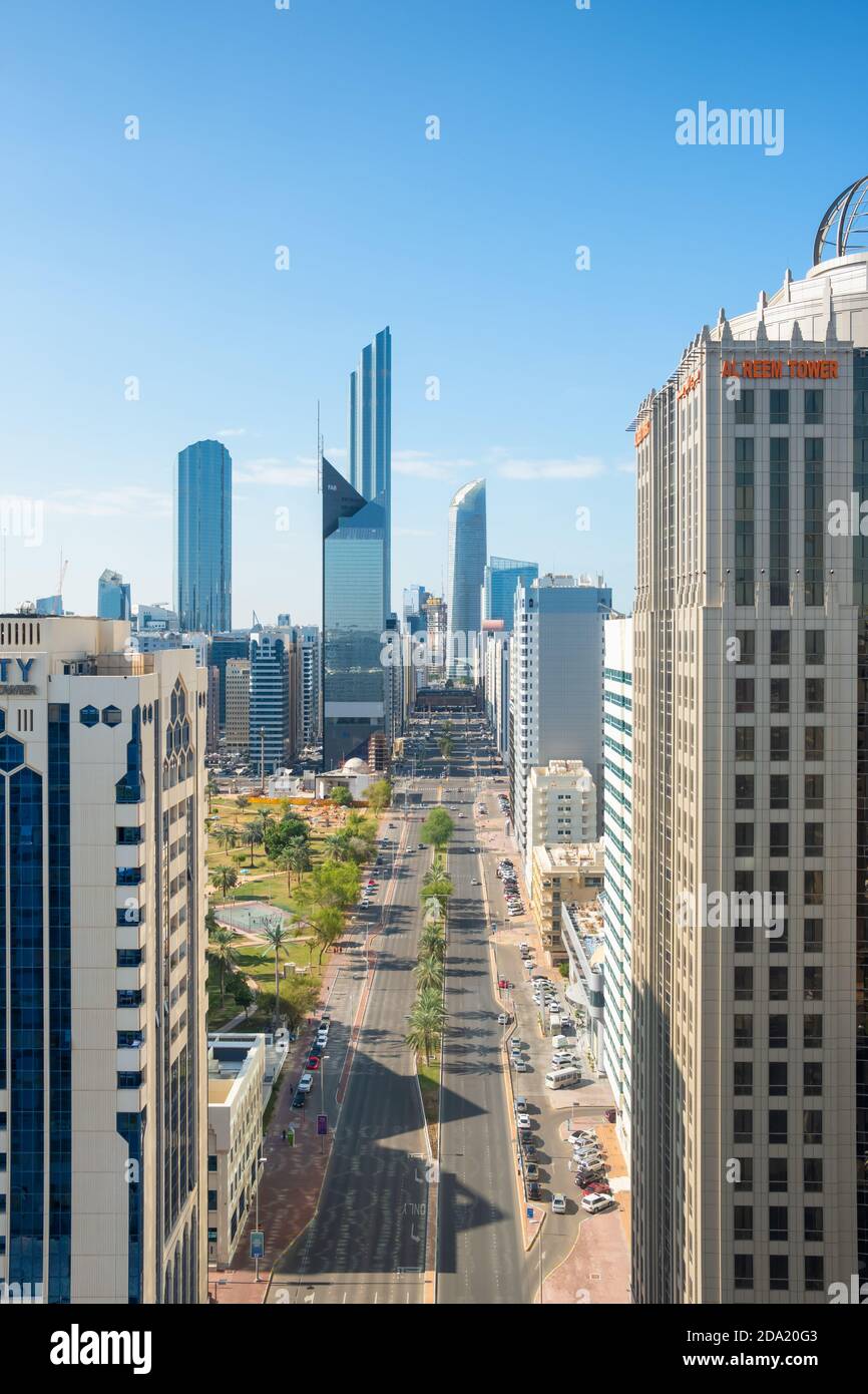 Moderna architettura cittadina di Abu Dhabi, Emirati Arabi Uniti. Foto Stock